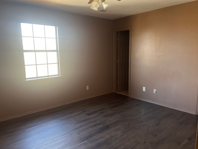 Foto del edificio - 317 W 16th Ct