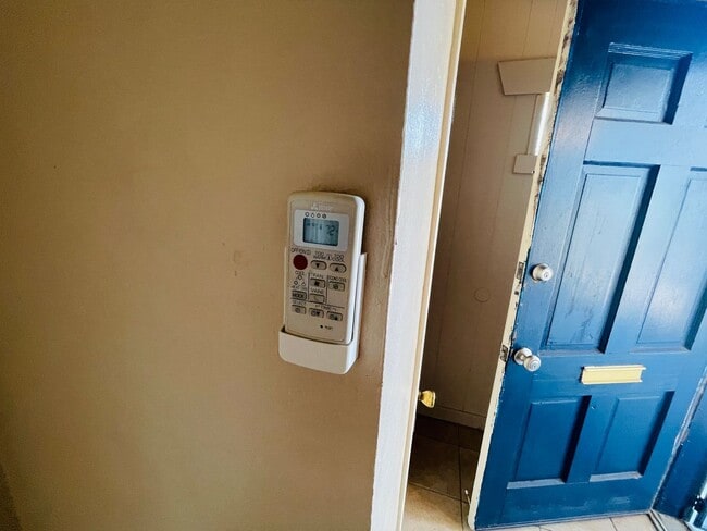 Foto del edificio - Two Bedroom w/ A/C, Yard and Carport - 500...