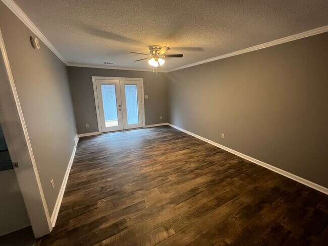 Building Photo - 4030 Rolling Green Dr