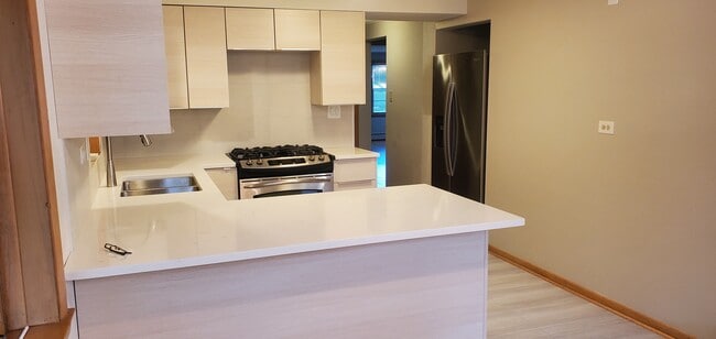 Foto del edificio - 6853 W Leland Ave