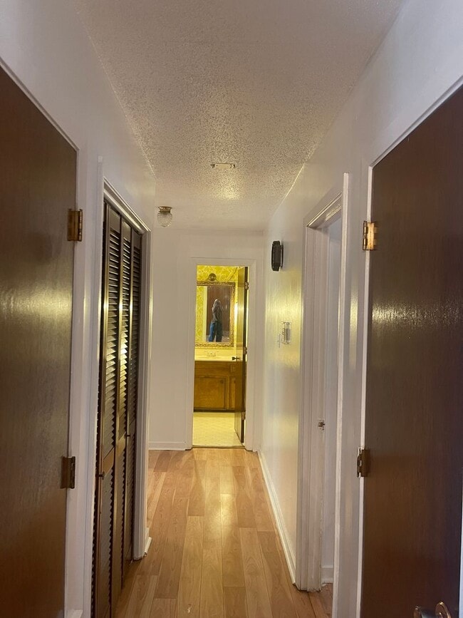 Building Photo - 4253 Will-O-Wood Blvd