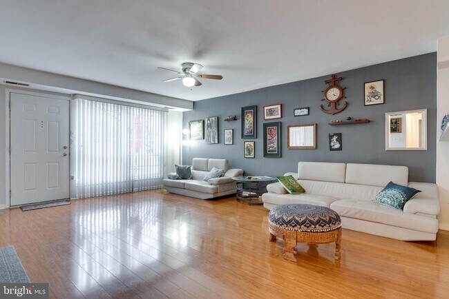 Foto del edificio - 1383 N Van Dorn St