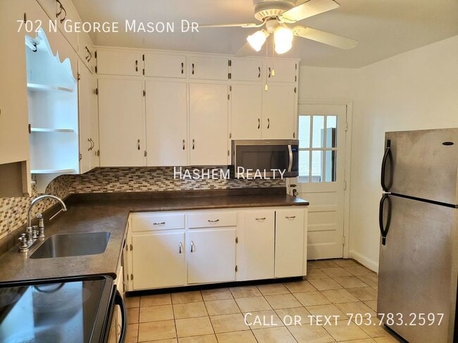 Building Photo - 702 N George Mason Dr