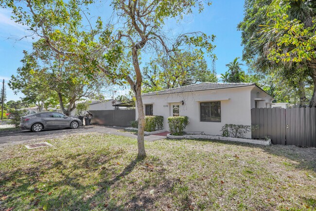 Front - 1310 SW 28th St