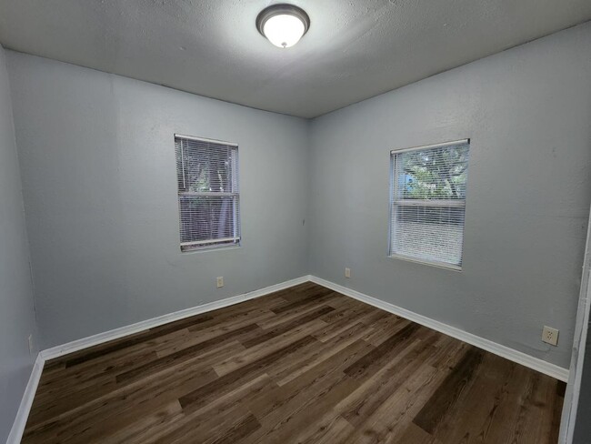 Foto del edificio - 2/1 Home Located within 1 minute from I-275