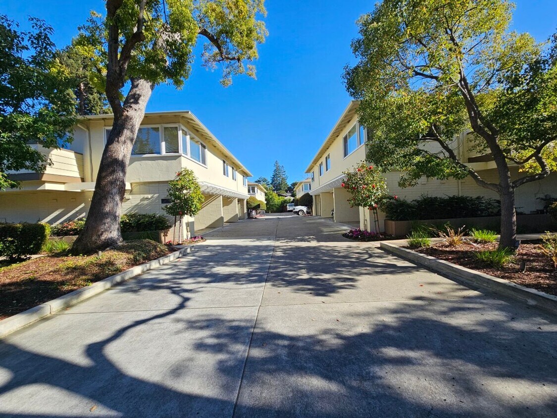 Primary Photo - Updated 2 bedroom with in unit washer, dry...