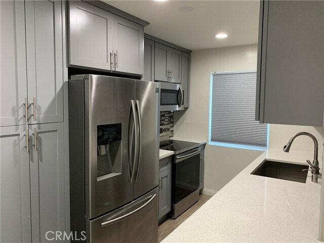 Building Photo - 400 N Acacia Ave