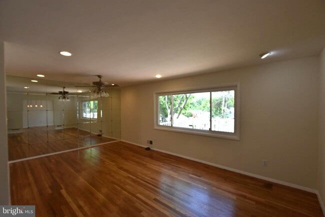 Foto del edificio - 4015 Heathfield Rd