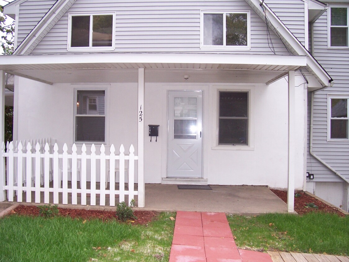 Primary Photo - 125 Cameron Rd