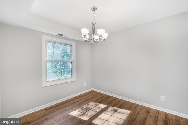 Foto del edificio - 3860 Lyndhurst Dr