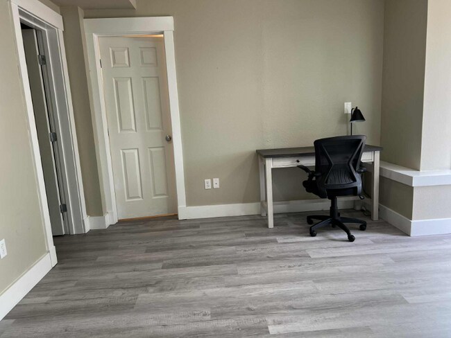 Foto del edificio - 9006 105 Ave SW