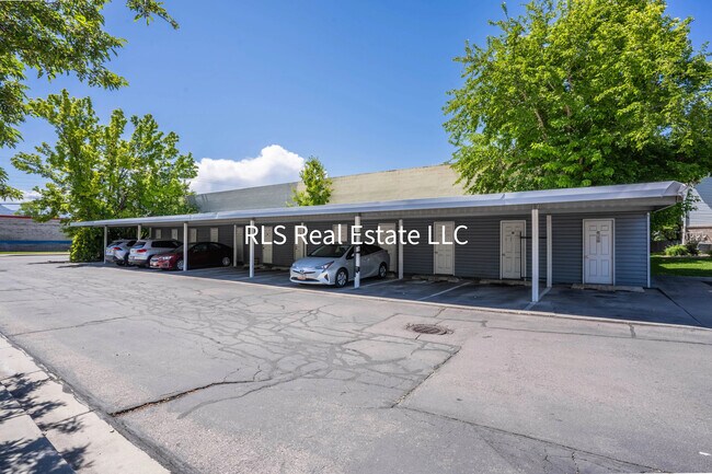 Building Photo - 1547 N Riverside Ave