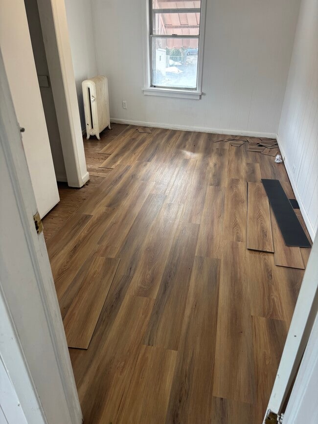 Building Photo - 10 Anderson St