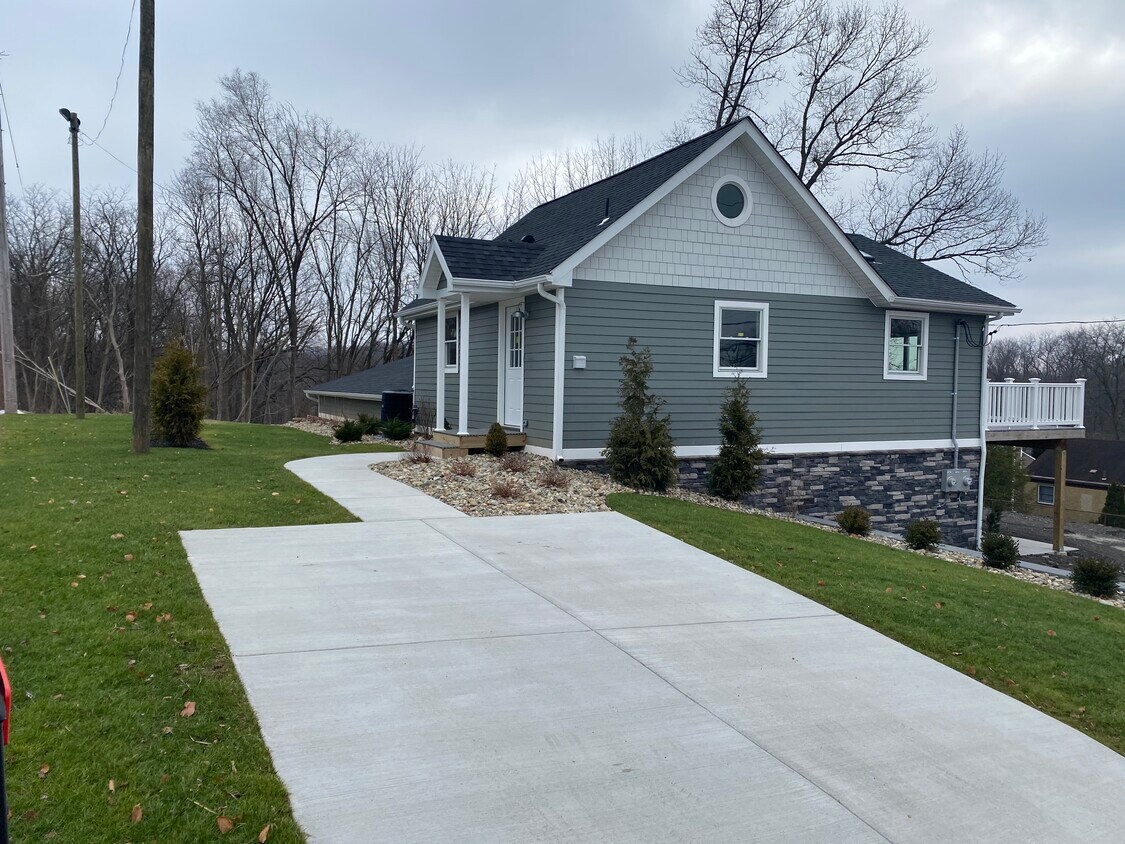 Building - 8124 Locust Rd