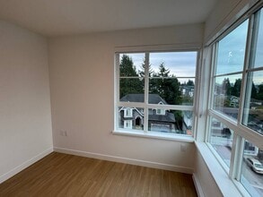 Building Photo - 723 Grover Av