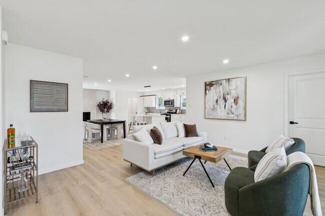 Foto del edificio - 8566 Sweetwood Dr