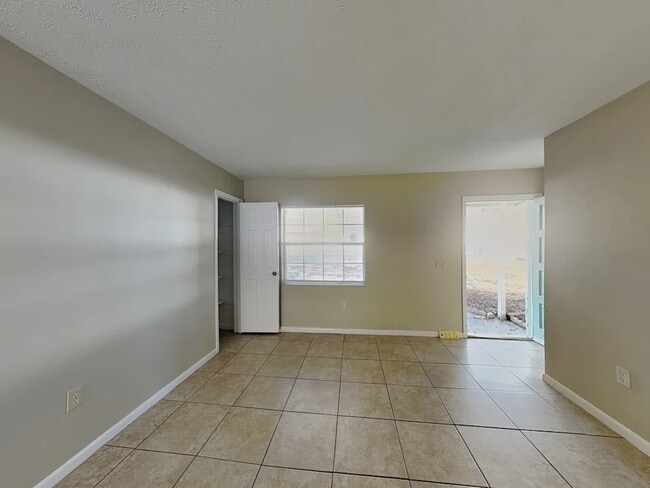 Building Photo - 619 Barkfield St