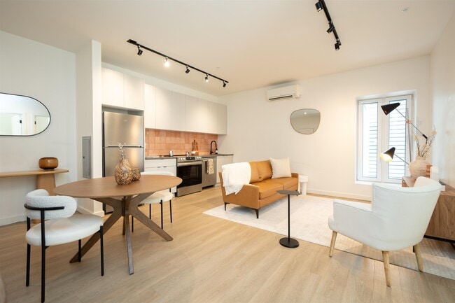 Building Photo - 328 Pacific Ave