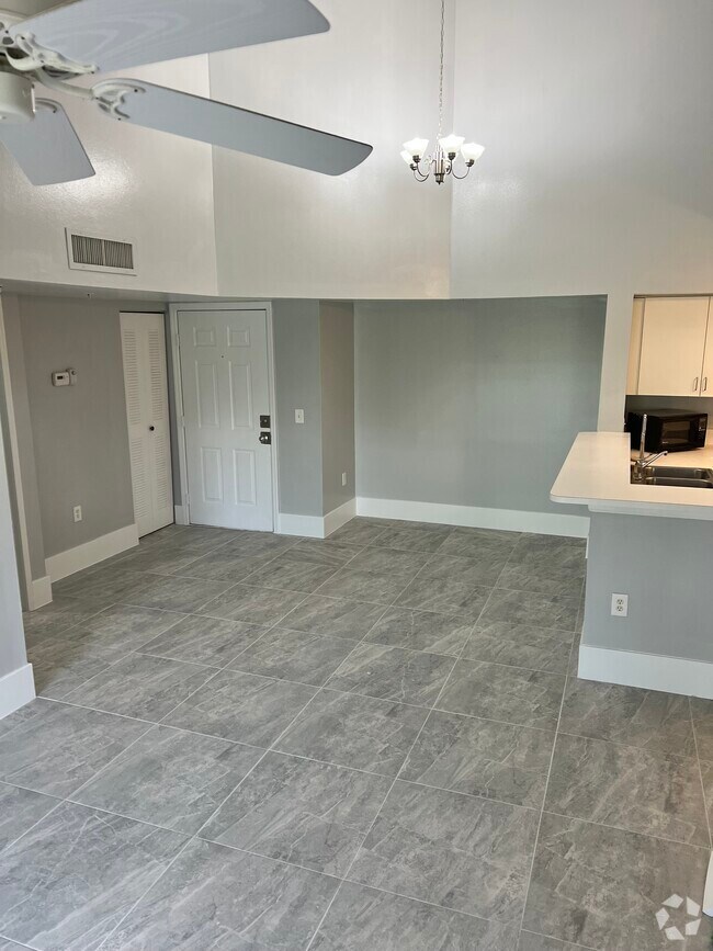 Building Photo - 1220 Wildwood Lakes Blvd