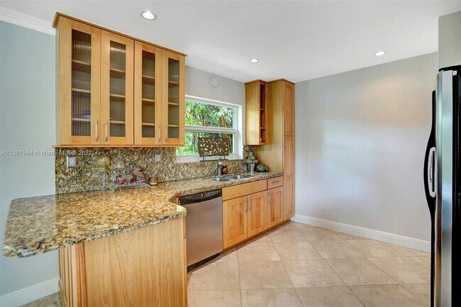 Building Photo - 2849 NE 14th Ave