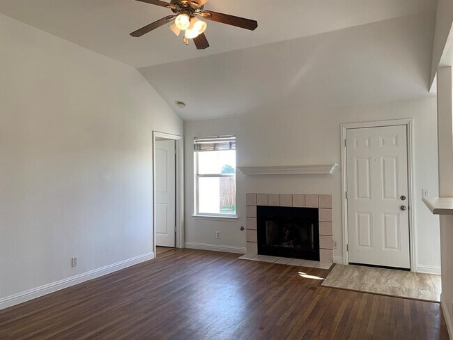 Building Photo - 210 Evergreen Cir