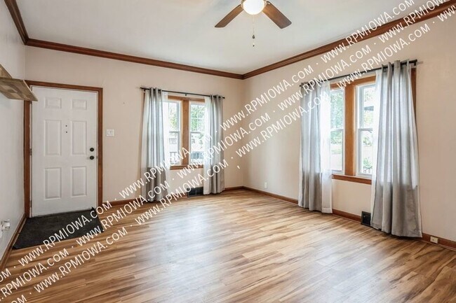 Building Photo - CHARMING BUNGALOW!!! 2 Bedroom, 1 Bathroom...