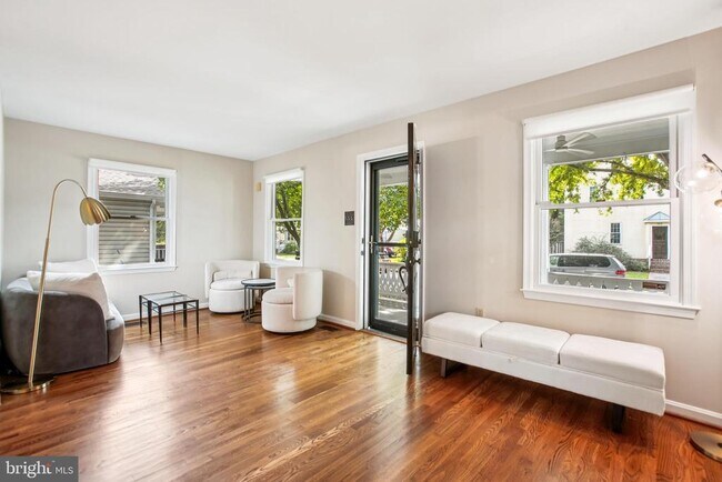 Foto del edificio - 112 E Walnut St