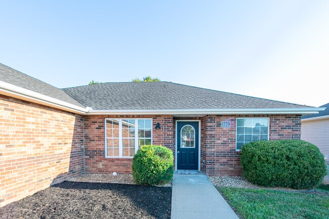 Building Photo - 1729 Sunset Dr