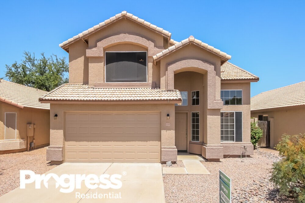 Foto principal - 1036 W Olive Ave