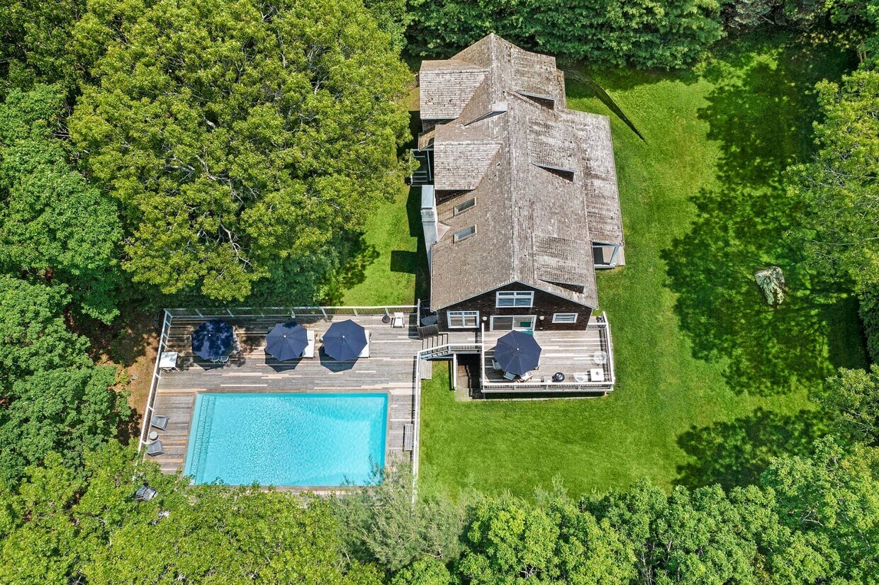 Primary Photo - 12 Lantern Ln