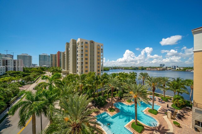 Foto del edificio - 17150 N Bay Rd