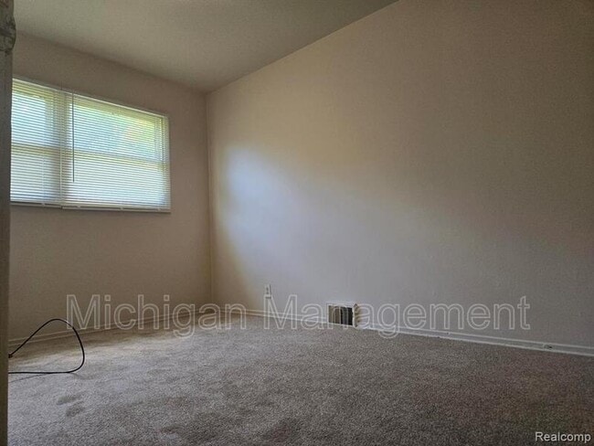 Building Photo - 2653 Ackley Ave