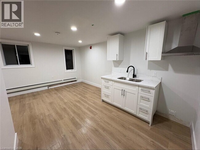 Photo du bâtiment - 803 King St