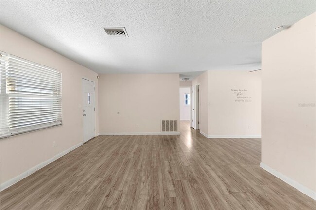 Foto del edificio - 20639 SW Rainbow Lakes Blvd
