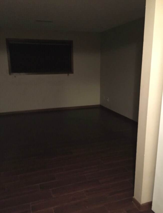 sierra de salón - 2130 Davis St