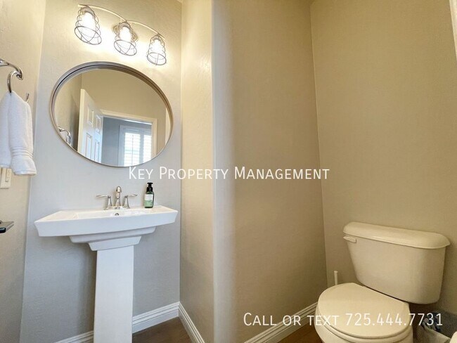 Foto del edificio - MODERN 3 BED 2.5 BATH 2 STORY HOME LOCATED...