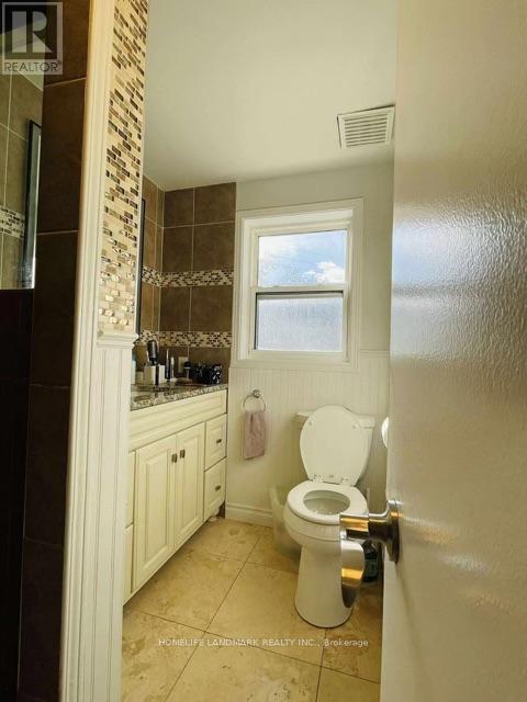 Building Photo - 166 Chaplin Crescent