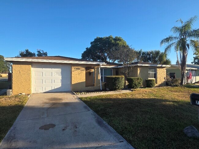 Foto del edificio - 7205 Rockwood Dr