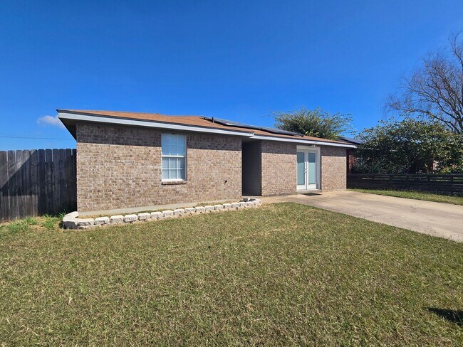 Foto del edificio - AVAILABLE NOW!