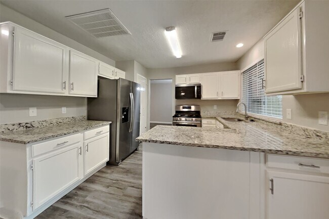 Foto del edificio - 9322 Bayou Bluff Dr