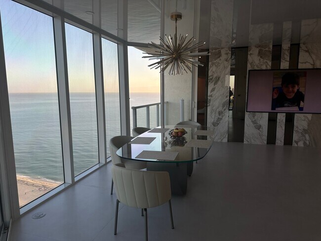 Foto del edificio - 16699 Collins Ave