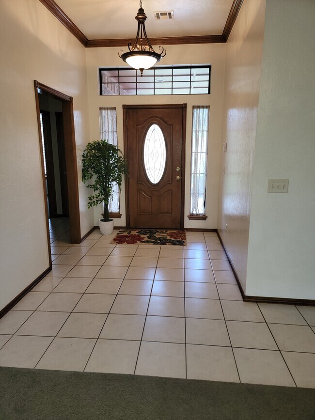 Foto del edificio - 8415 Valley Creek Dr