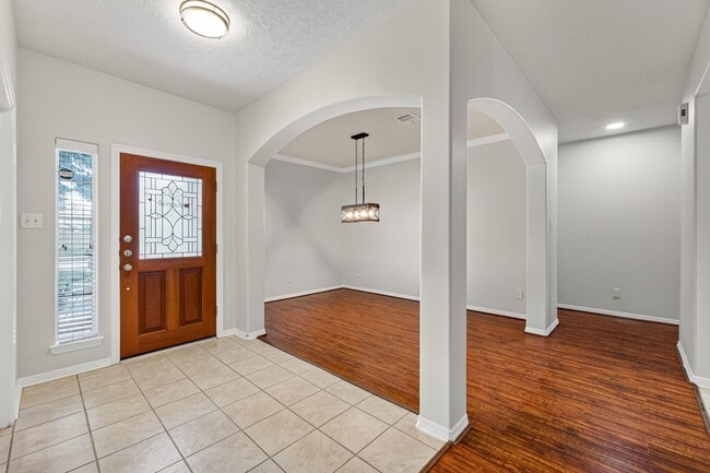 Building Photo - 6118 N Fawnlake Dr