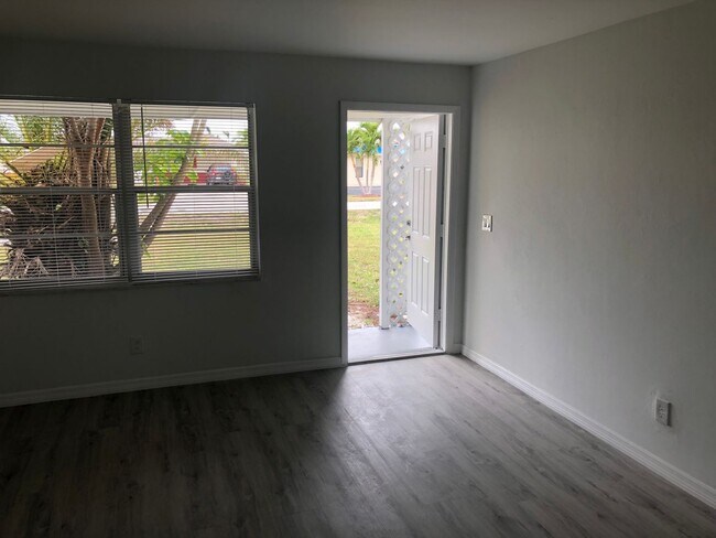 Foto del edificio - Tudor Dr Duplex