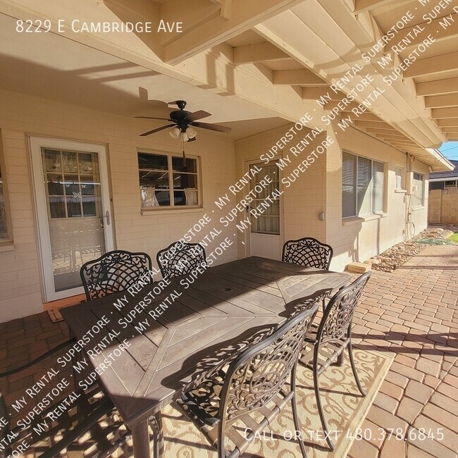 Foto del edificio - 8229 E Cambridge Ave