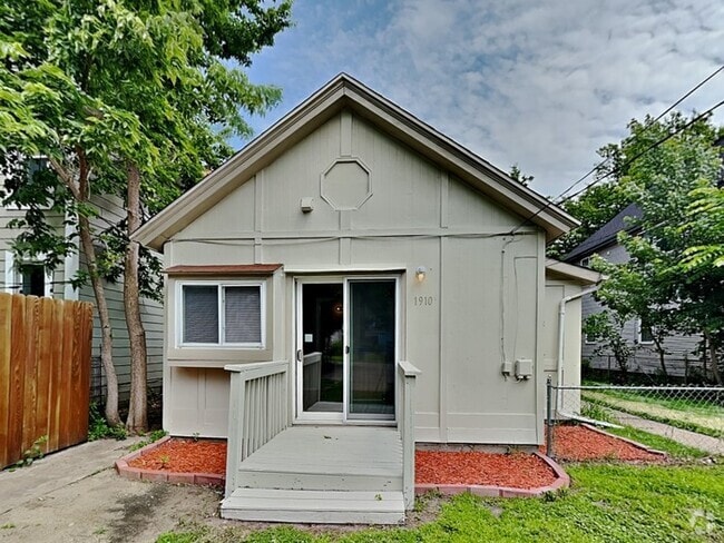 Building Photo - 1910 W Chelton Ave