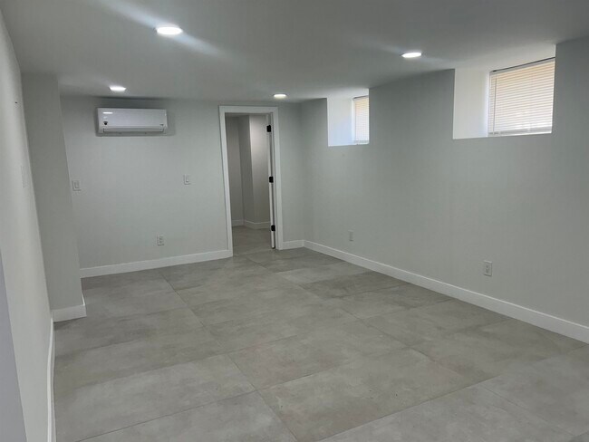 Building Photo - 437 Bramhall Ave