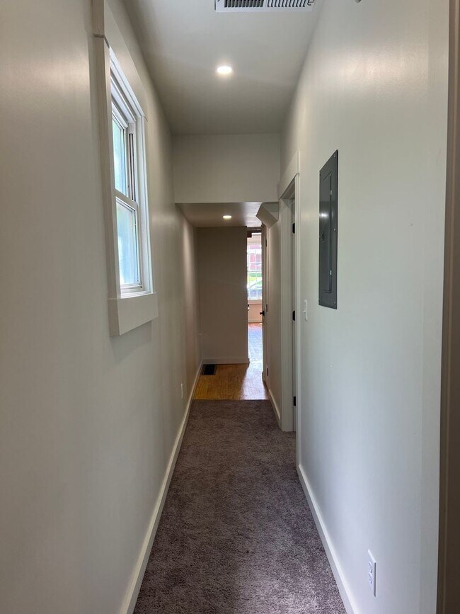 Building Photo - Walnut Hills Apartments - 2608 Stanton Avenue