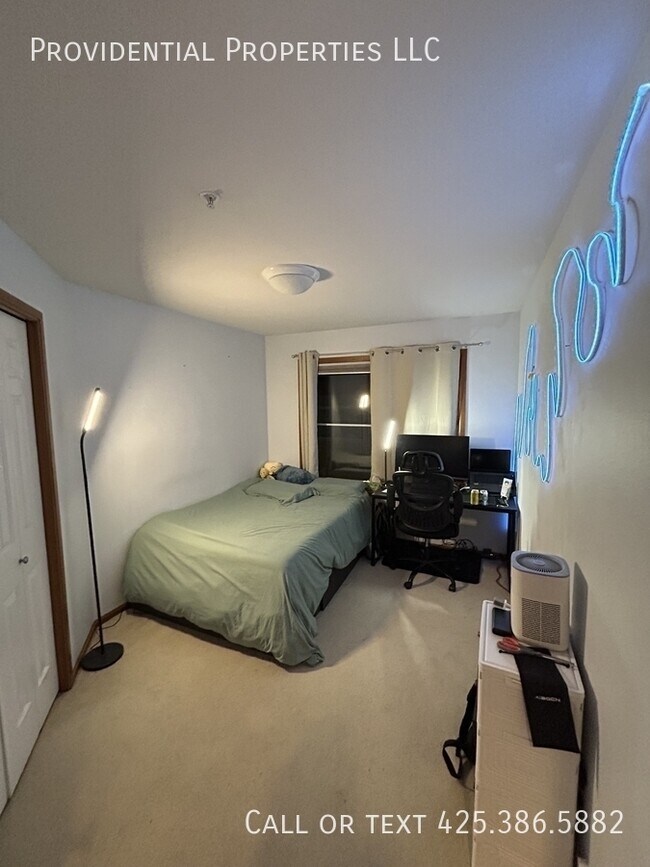 Foto del edificio - 2111 Waverly Pl N