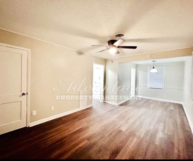 Foto del edificio - Super Adorable and Newly Renovated 3 BR Ho...